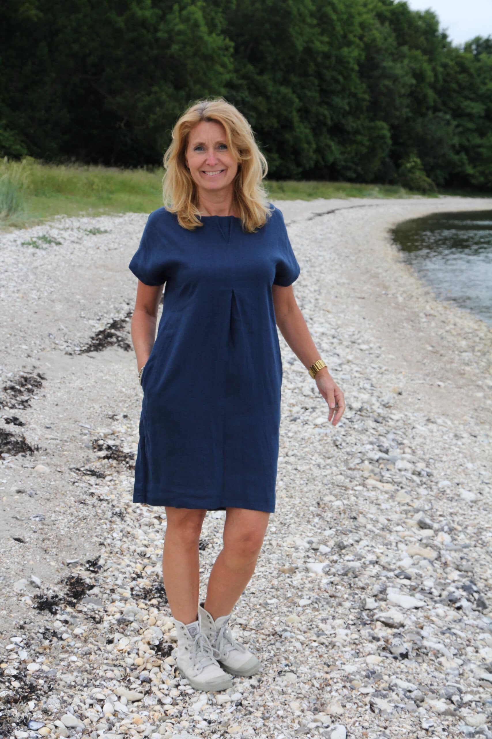 Hørkjole i marineblå | | Bæredygtig mode Slow fashion Dalia