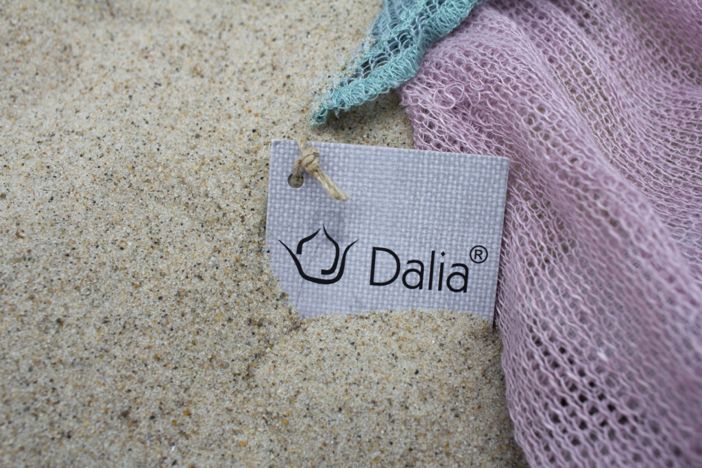 Dalia label in sand