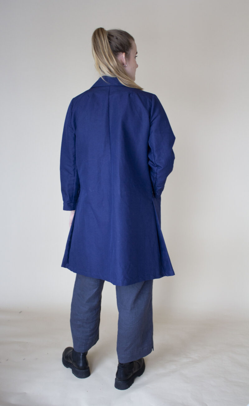 blå trench coat