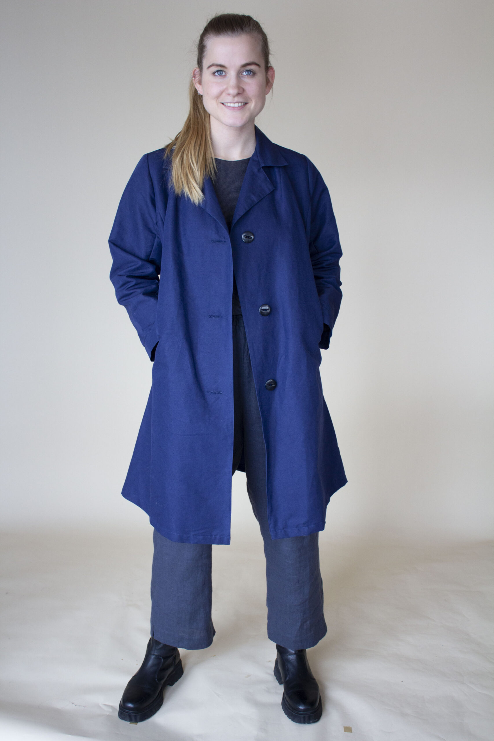 Blå trench coat | Hørtøj | Bæredygtig mode | Jakke | Slow Dalia